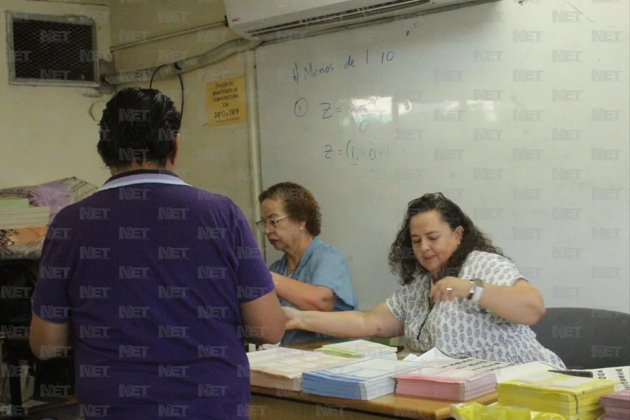Llega alcalde a votar en elecciones del Poder Judicial