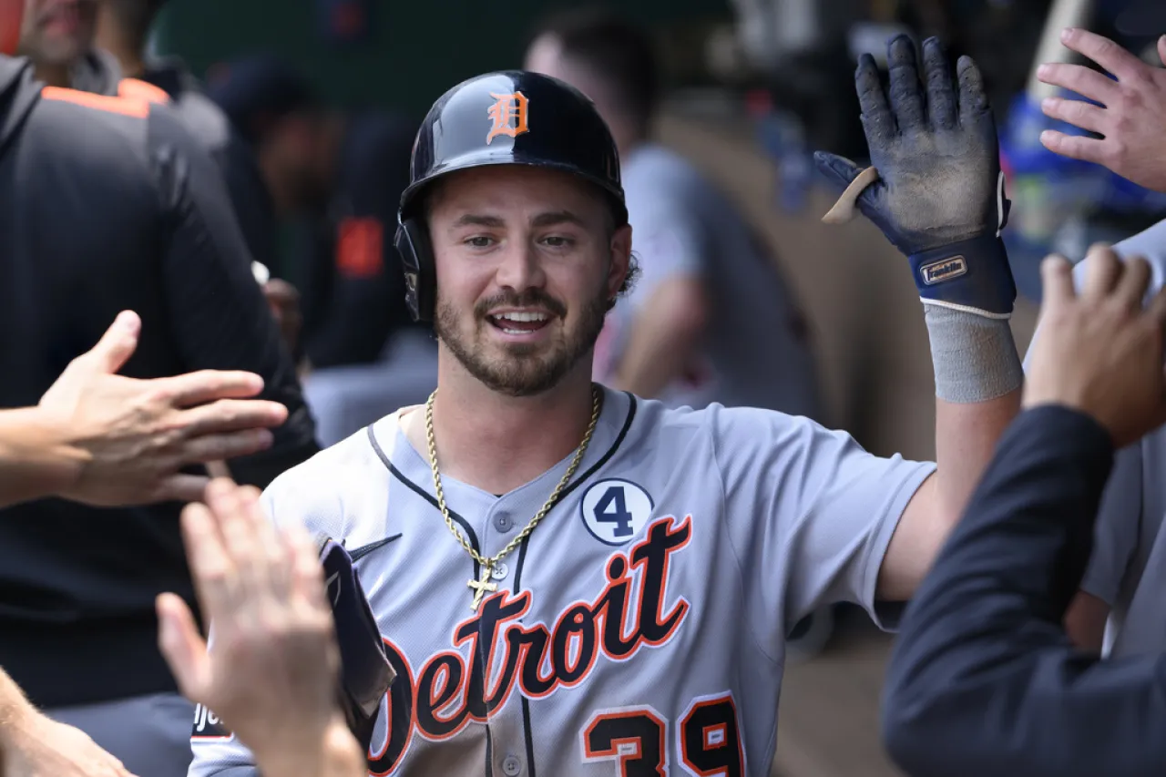 Tigres líderes de MLB vencen a Reales
