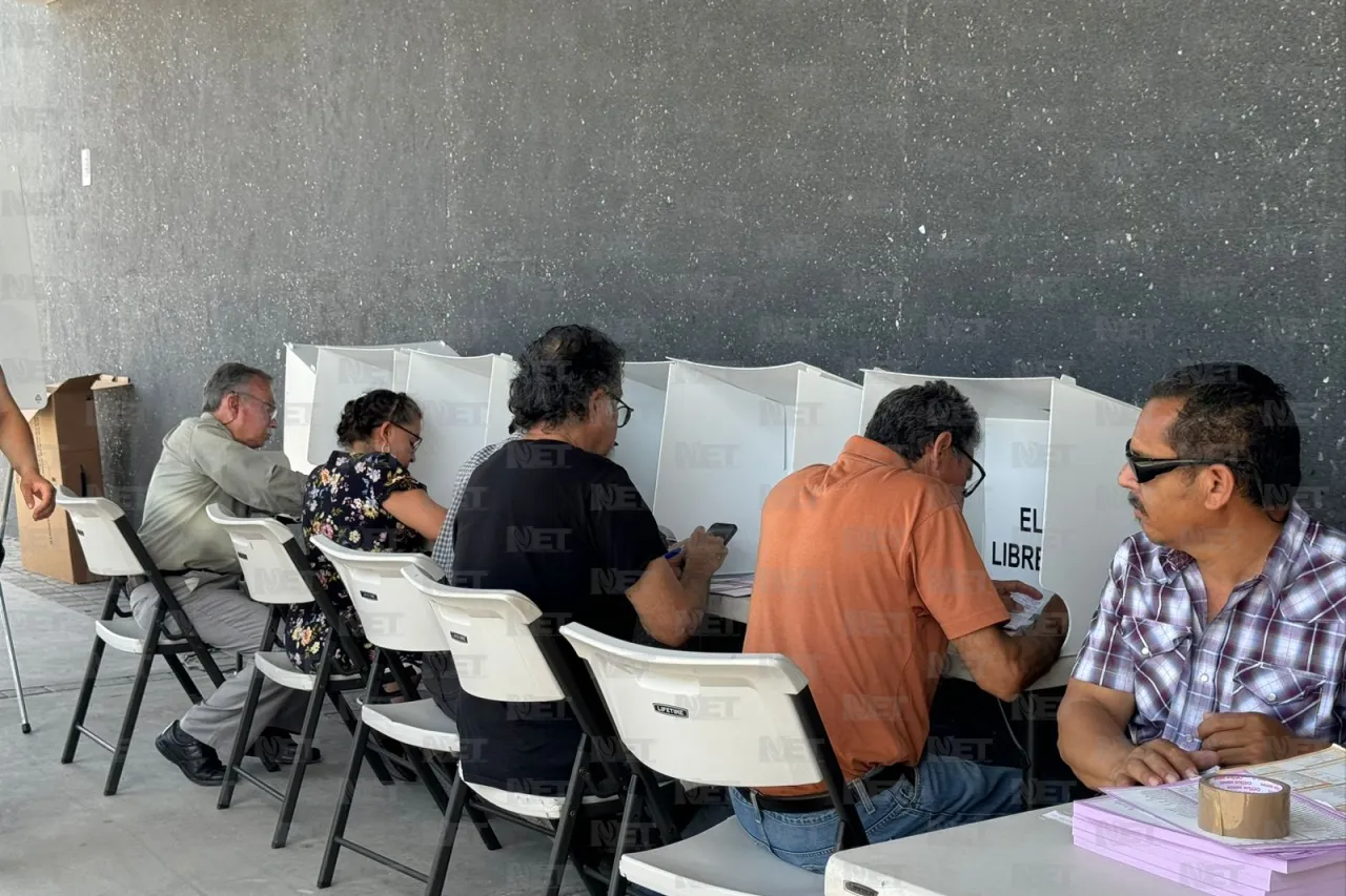 Esperan hasta dos horas para votar en el aeropuerto de Juárez