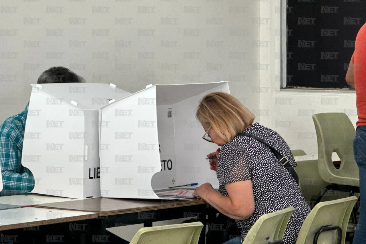 Acuden adultos mayores con ‘acordeón’ para votar