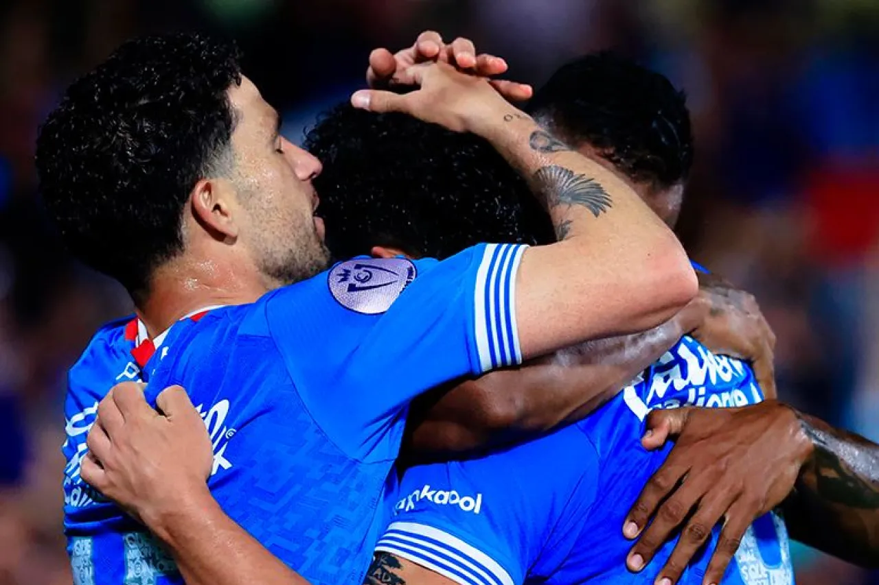 Arrolla Cruz Azul a Vancouver y es campeón de la Concacaf