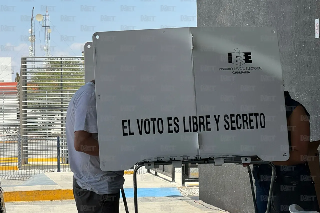 Esperan hasta dos horas para votar en el aeropuerto de Juárez