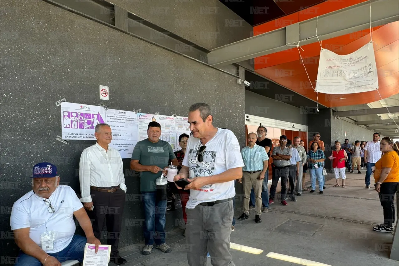 Esperan hasta dos horas para votar en el aeropuerto de Juárez