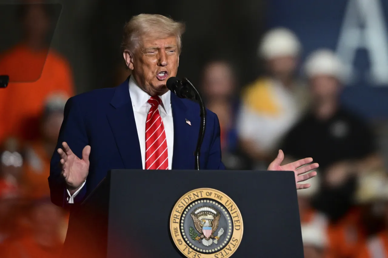 Trump pide a la Corte Suprema avalar recorte masivo de empleados federales