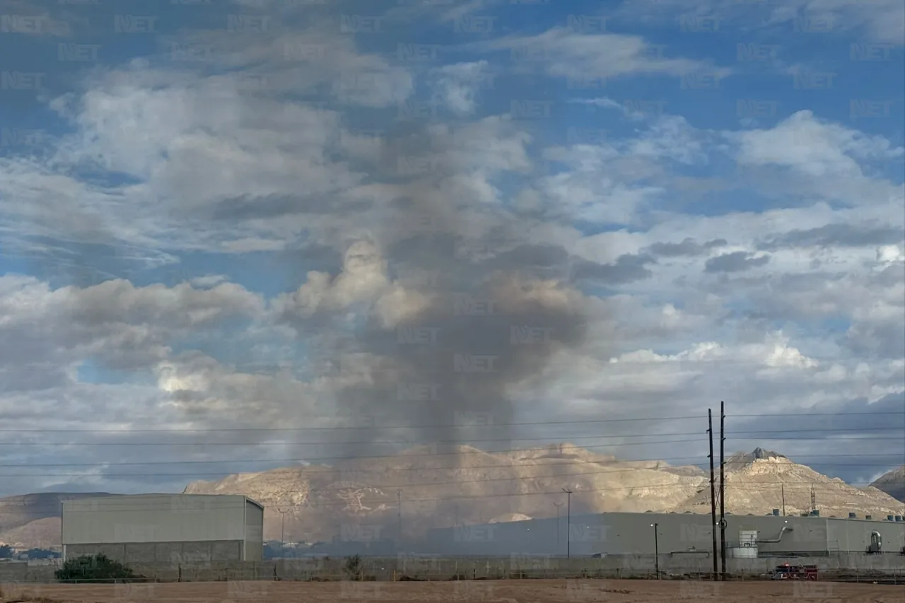 Juárez: Incendio en maquila lleva más de 8 horas