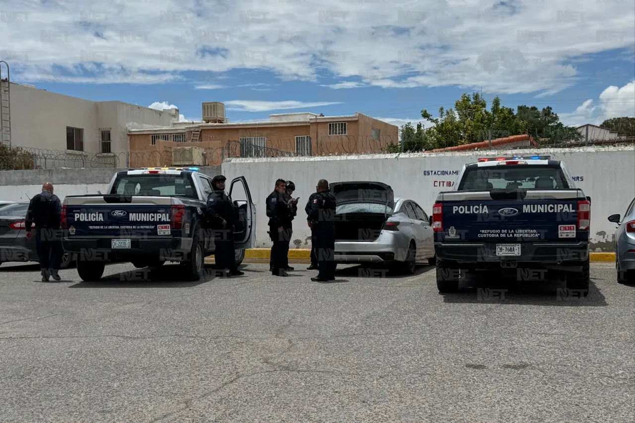 Detienen a sospechoso con vehículo robado afuera de banco en la Gómez