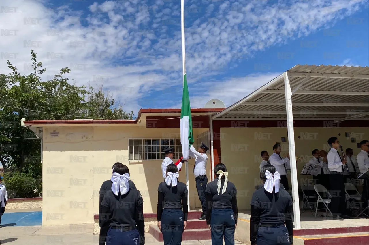 Promueven actos cívicos con izamiento de bandera