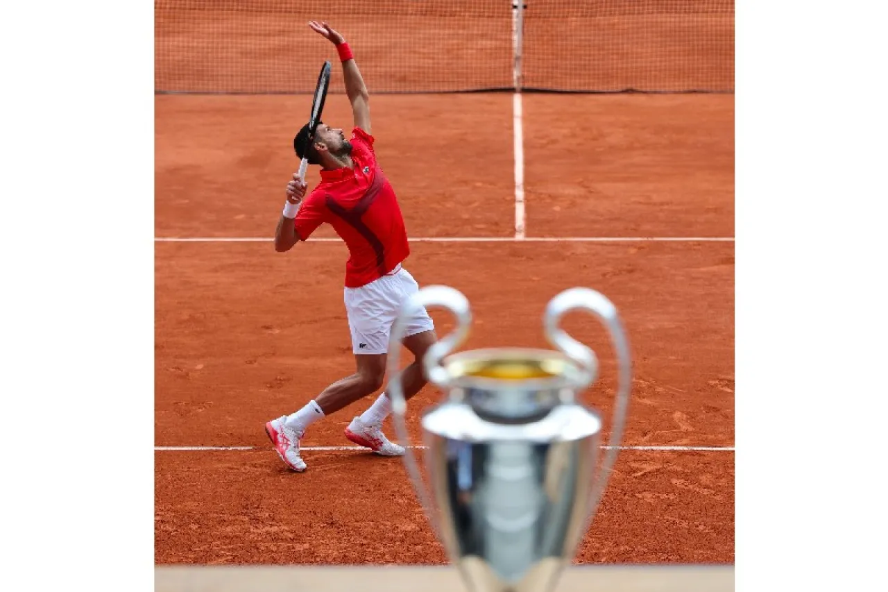 Fotos: Aparece trofeo de Champions en Roland Garros como invitado de honor
