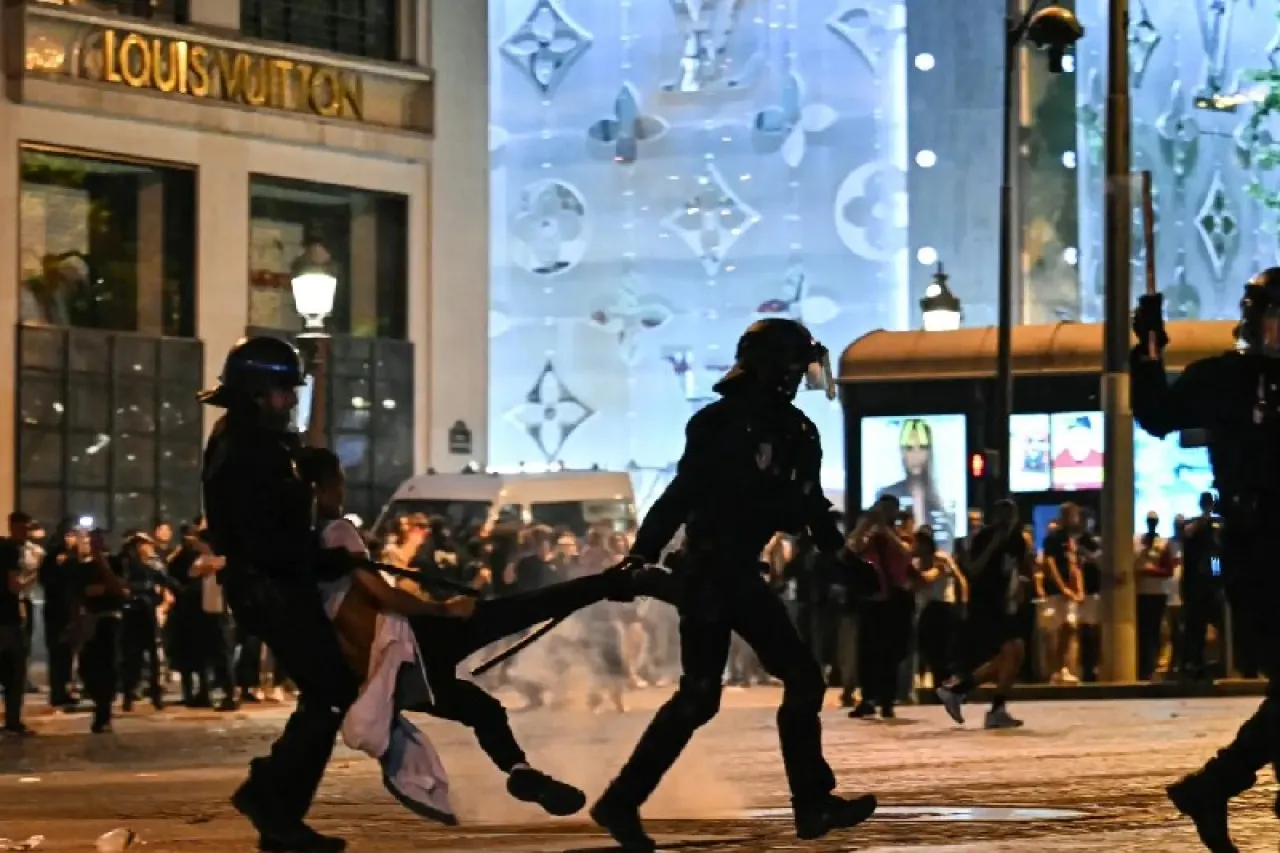 Detiene policía francesa a 79 personas en celebraciones del PSG