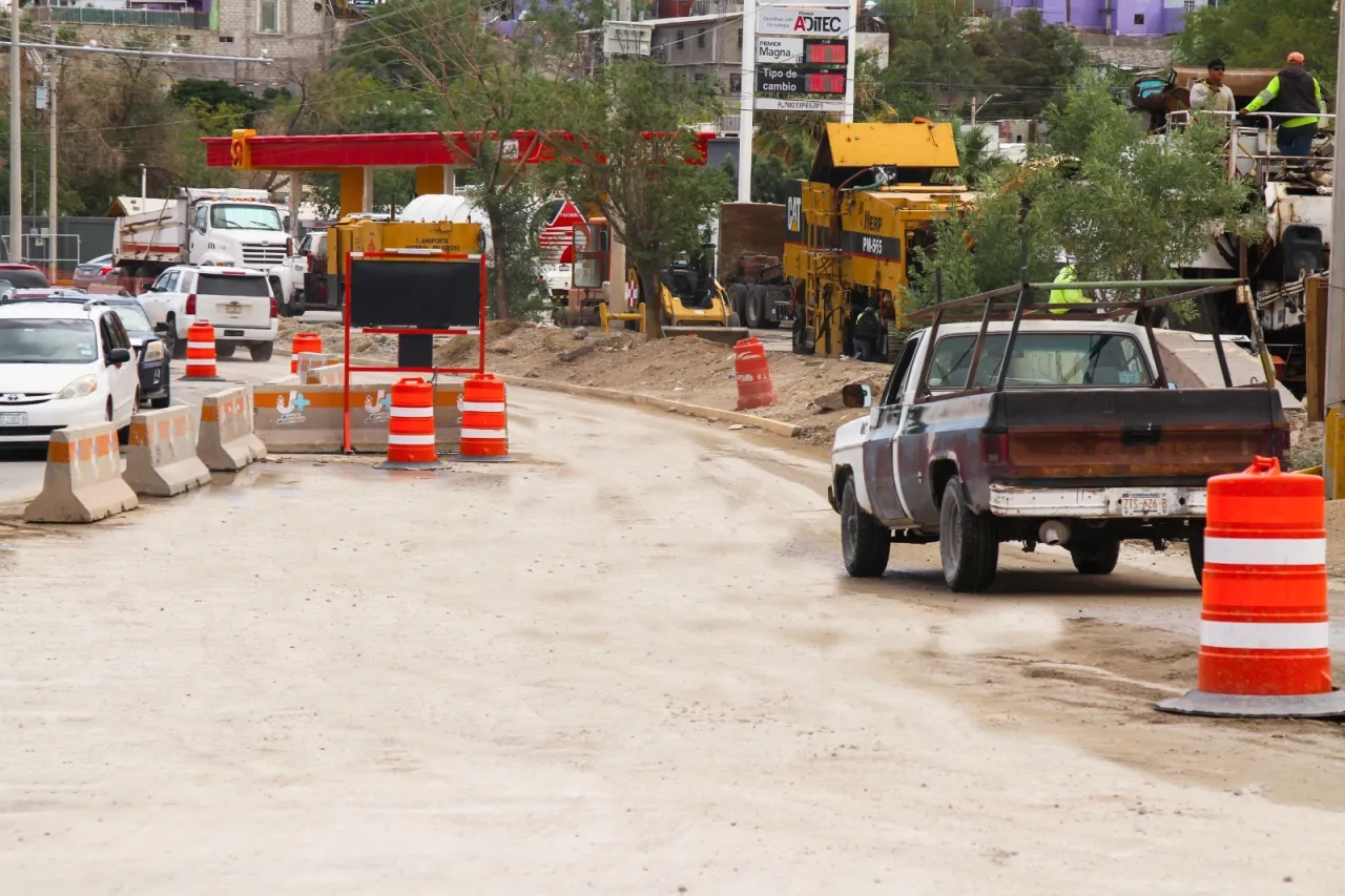 Repavimenta JMAS tramo del bulevar Bernardo Norzagaray