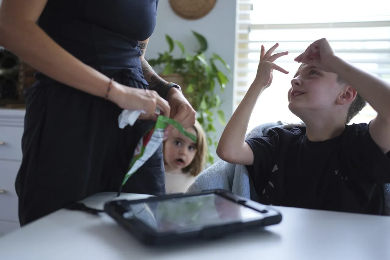 Secretario de Salud de EU dice que autismo 'destruye' familias