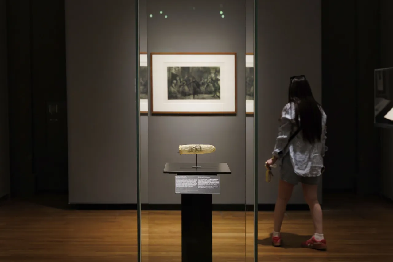 Museo en Países Bajos exhibe condón de 200 años de antigüedad