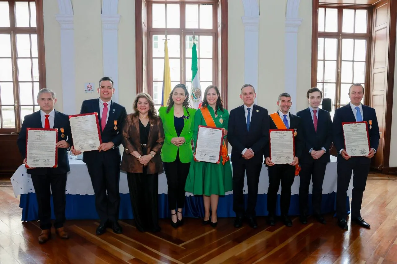 Recibe Marco Bonilla reconocimiento del Senado de Colombia