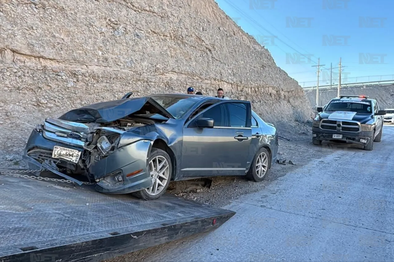 Choque en Camino Real deja daños y un conductor prófugo
