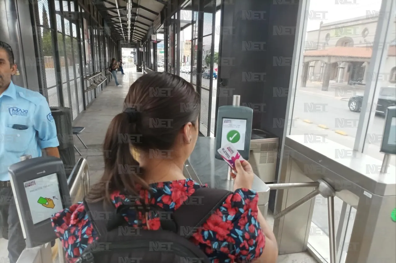 Juárez Bus atiende queja y retira a guardia que cobró a pasajeros