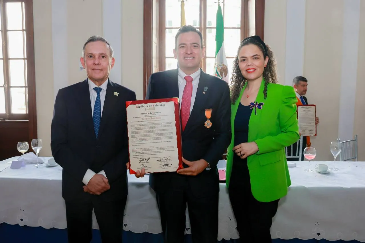 Recibe Marco Bonilla reconocimiento del Senado de Colombia