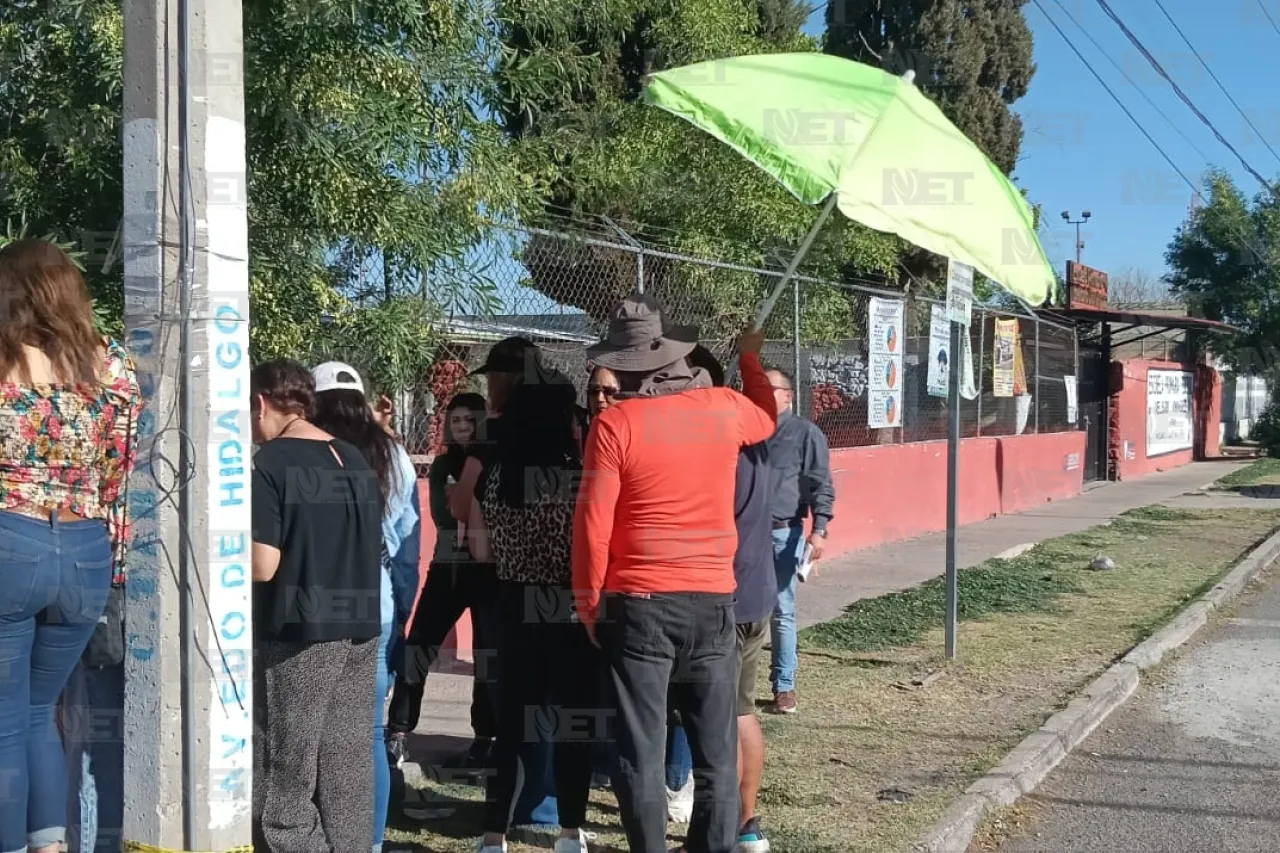 Padres clausuran escuela por malos tratos de maestra