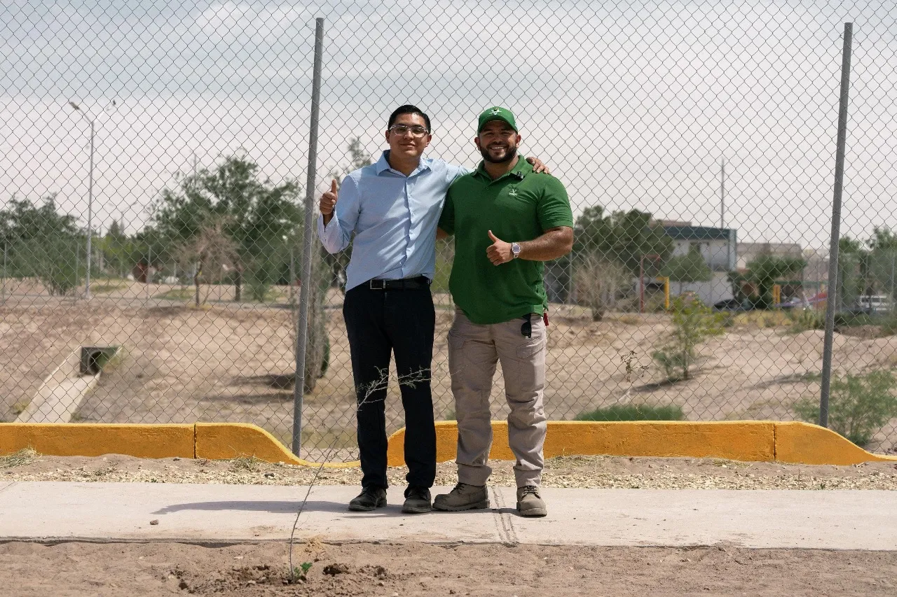 Planta Alex Pérez Escalante más de 500 árboles en mayo