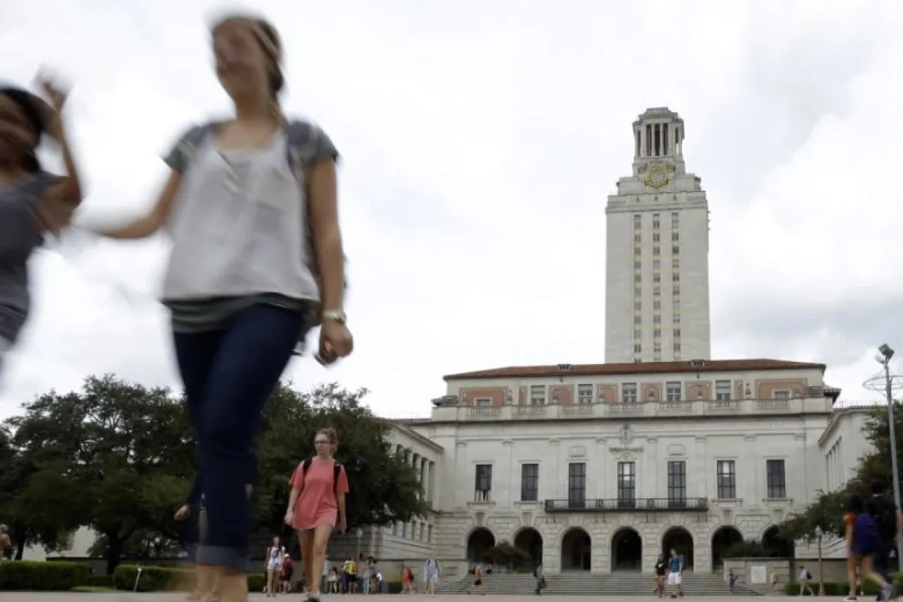 Juez bloquea ley de Texas sobre matrícula reducida para 'dreamers'