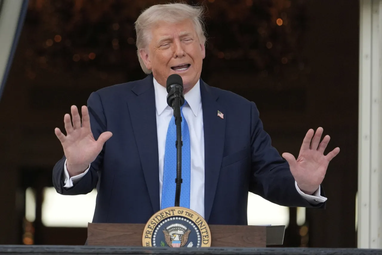 Trump anuncia veto a viajeros procedentes de una docena de países