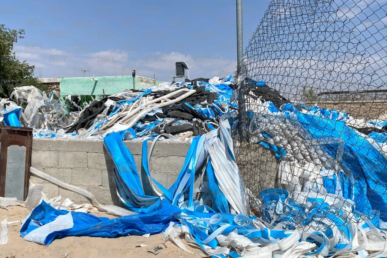 Clausuran predio por acumular plásticos de maquila en Granjas Polo Gamboa