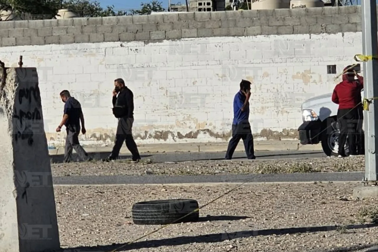 Llegan familiares de personas desaparecidas a lugar de masacre