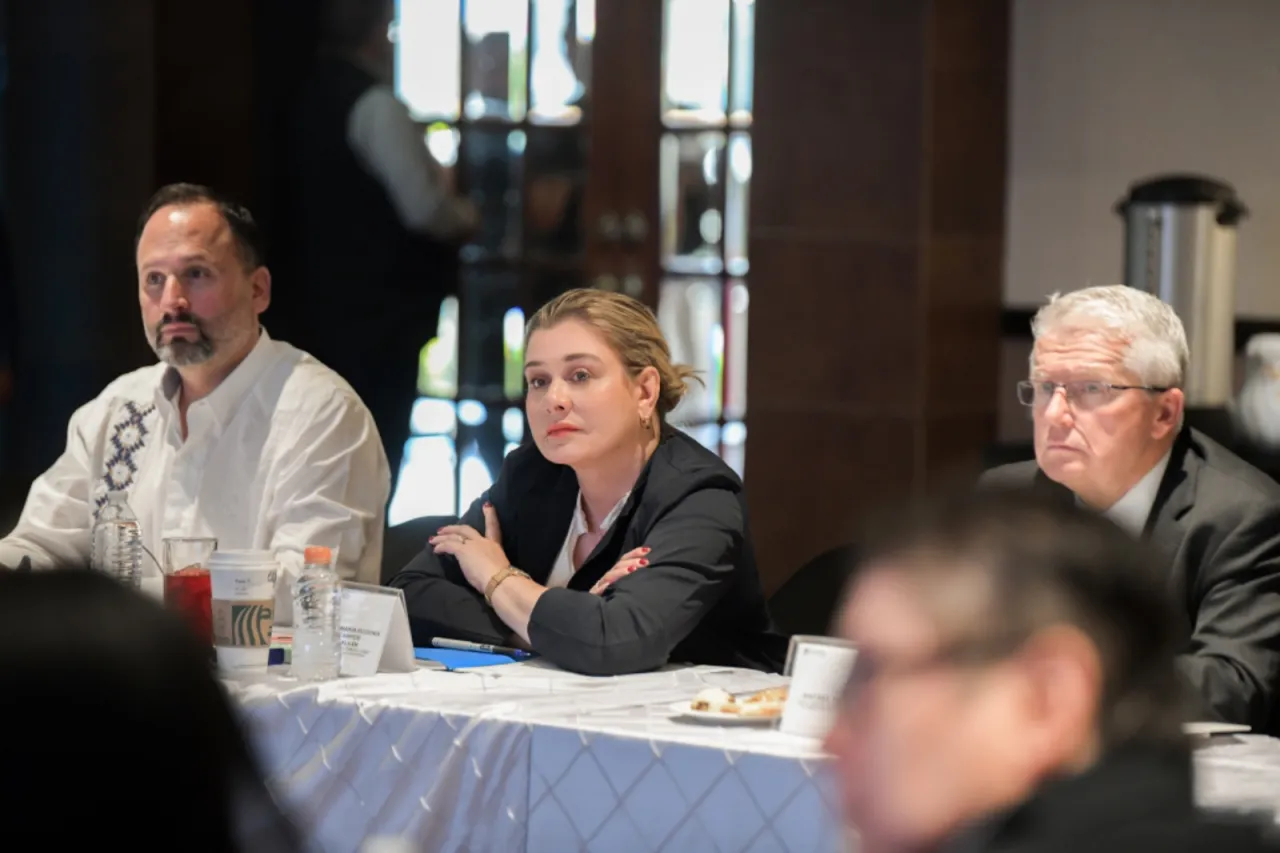 Analiza Maru estrategias de seguridad fronteriza con cónsul de EU