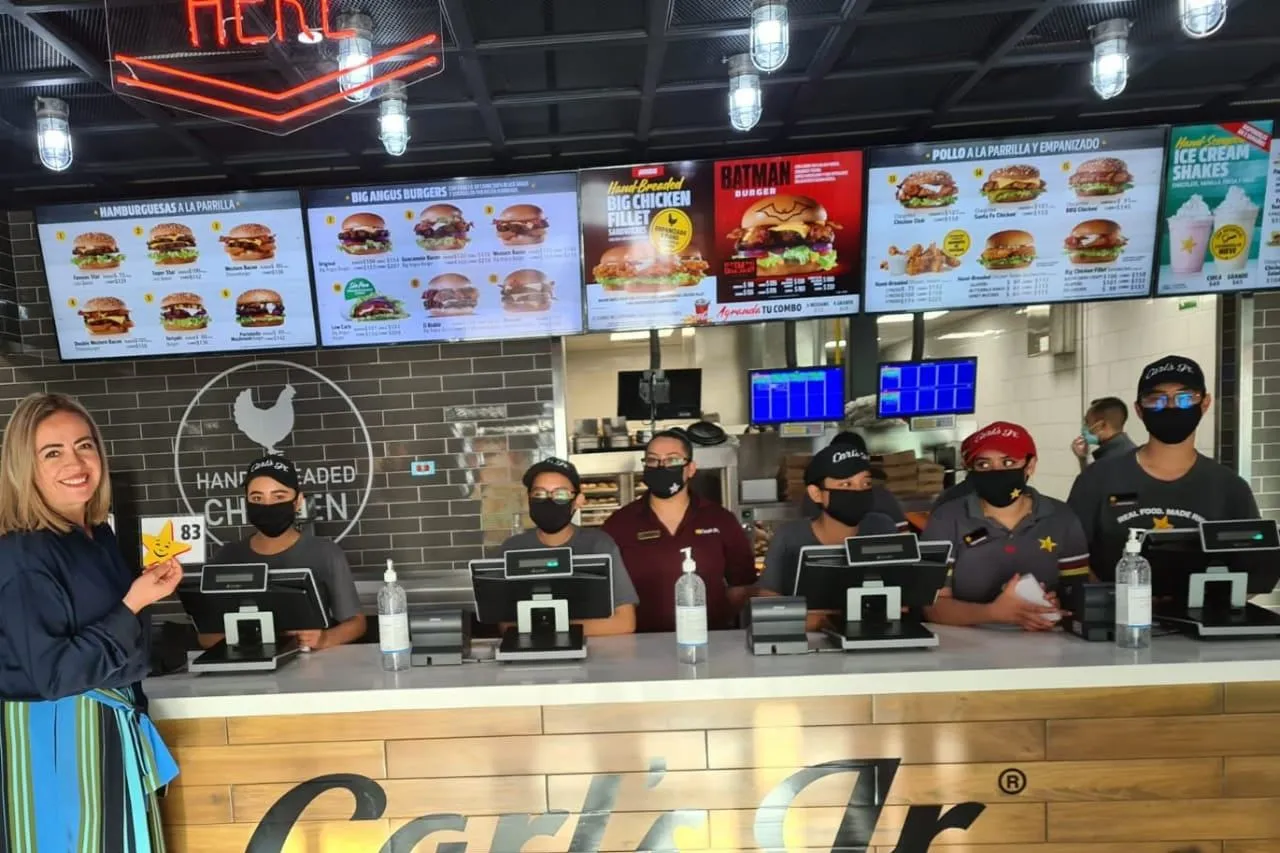 Contratarán Starbucks, Carl's Jr y Costco a jóvenes con síndrome de Down