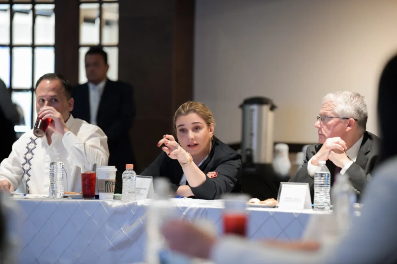 Analiza Maru estrategias de seguridad fronteriza con cónsul de EU