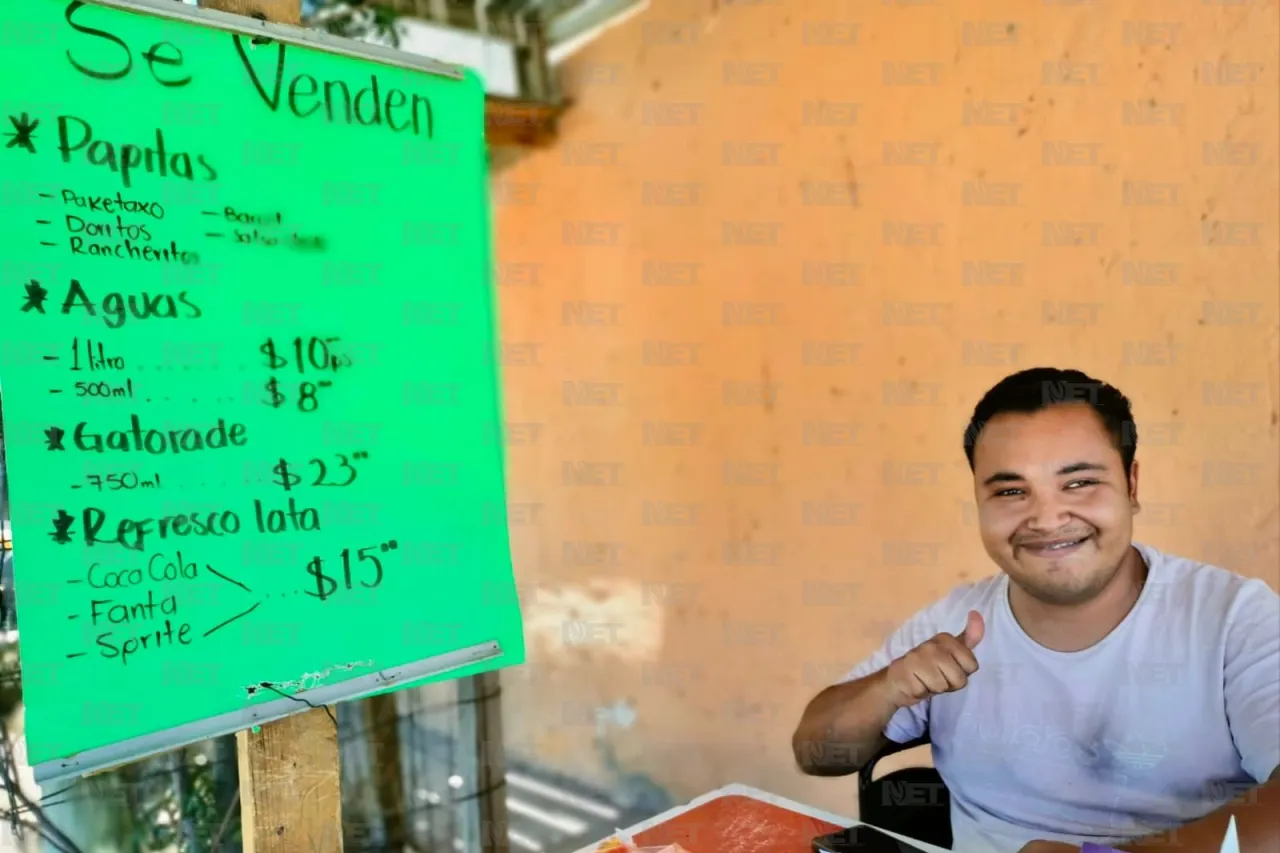 La discapacidad no es un límite: Daniel vende dulces y sale adelante