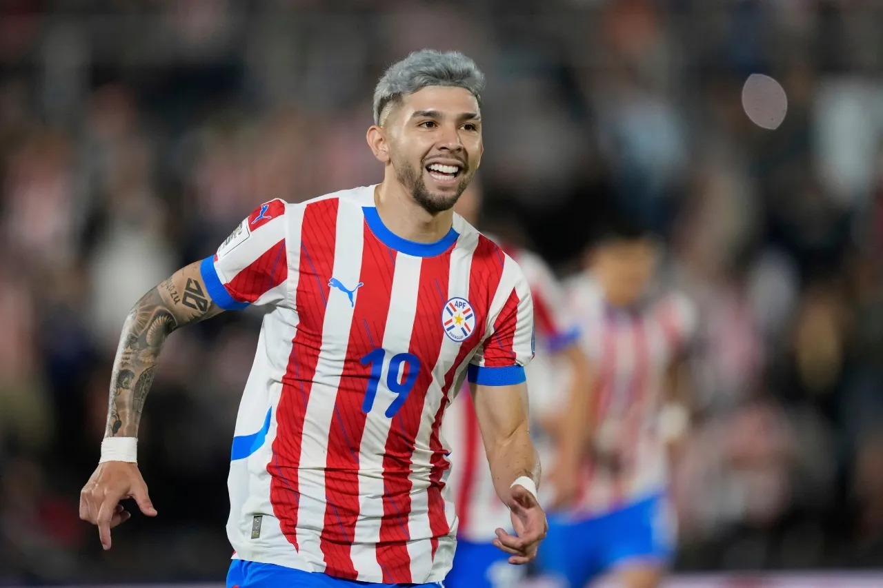 Paraguay acaricia clasificación al Mundial tras vencer a Uruguay en eliminatoria