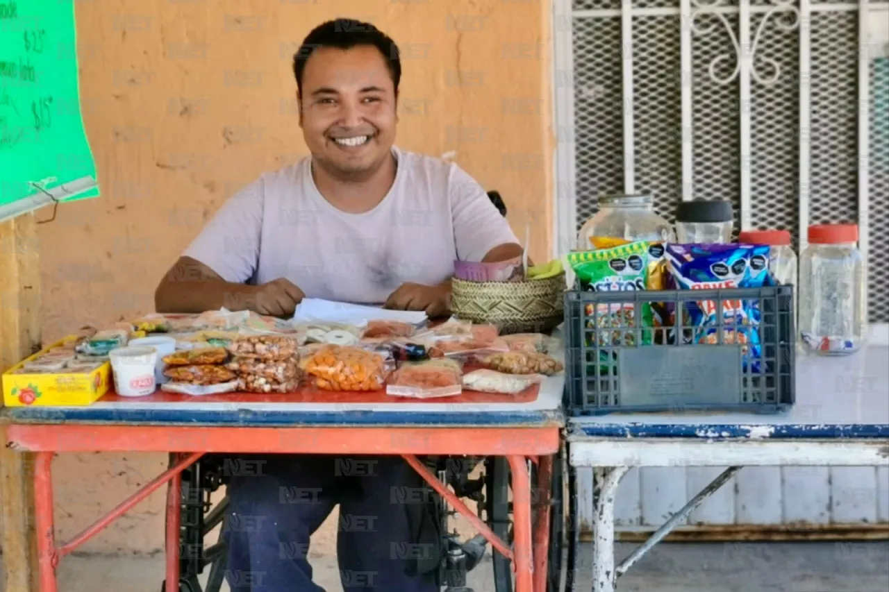 La discapacidad no es un límite: Daniel vende dulces y sale adelante
