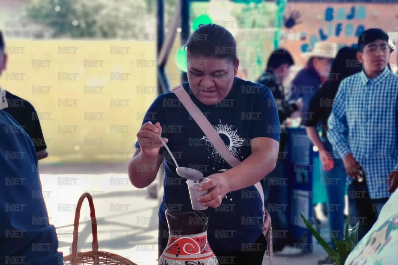 Alumnos de secundaria concluyen materia de geografía con muestra gastronómica