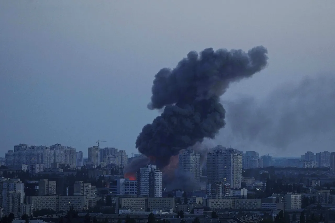 Ataque con misiles y drones rusos en toda Ucrania causa tres muertos en Kiev