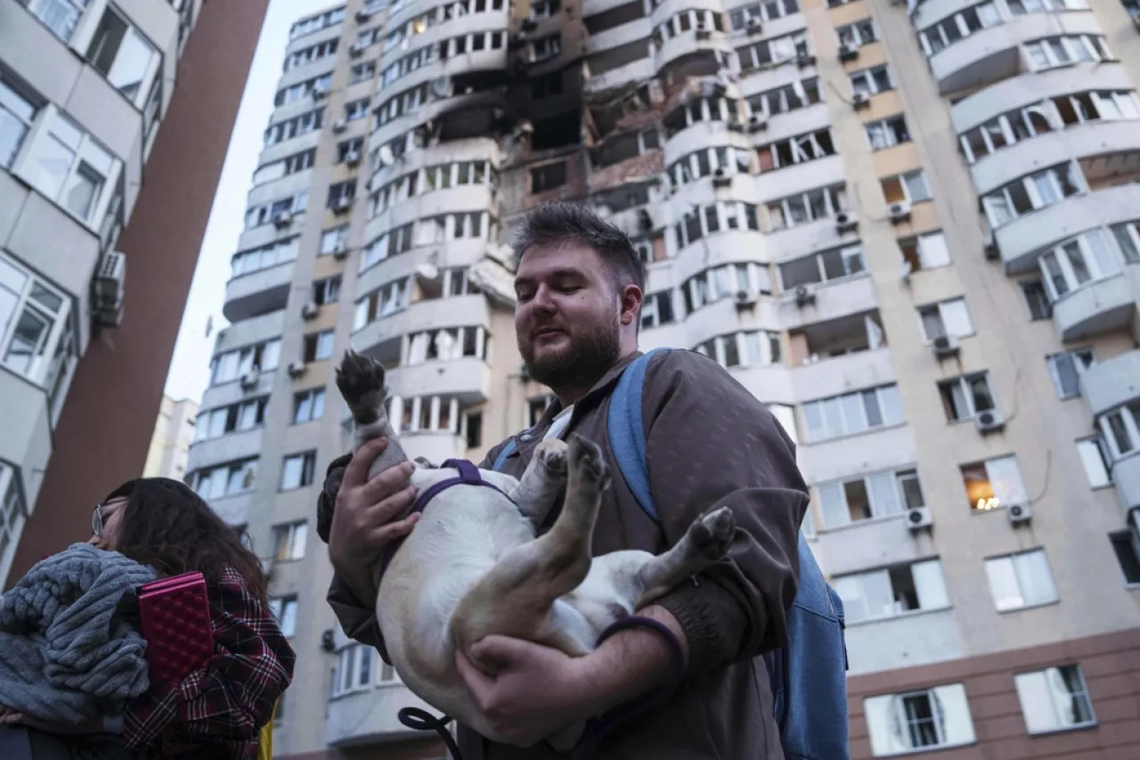 Ataque con misiles y drones rusos en toda Ucrania causa 3 muertos en Kiev