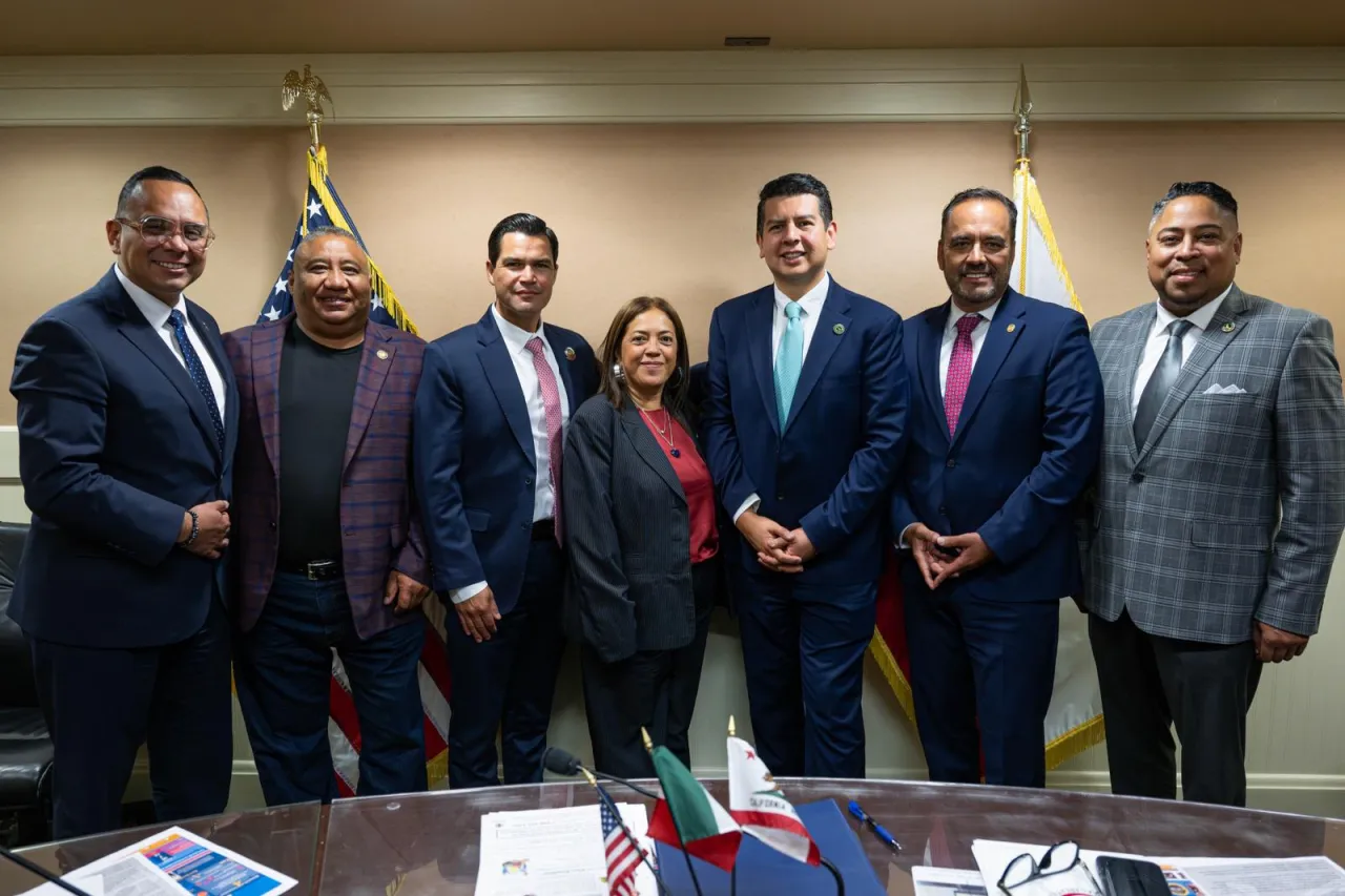 Urgen a senadores de California rechazar arancel a remesas