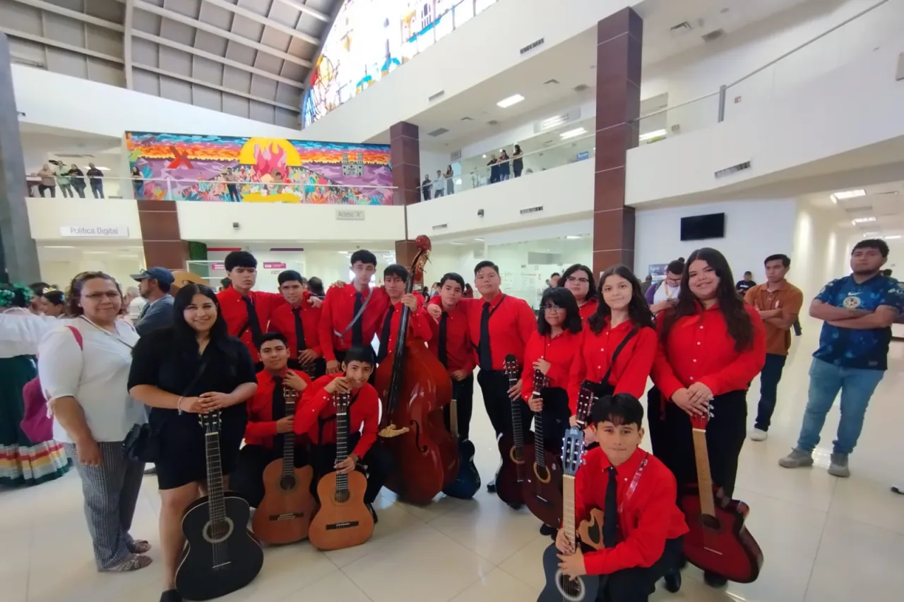 Realizan cierre del Magno evento cívico y artístico en Pueblito Mexicano