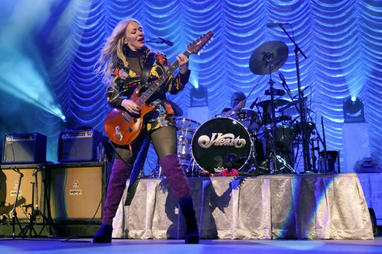 Roban instrumentos a la banda de rock Heart; detienen a sospechoso