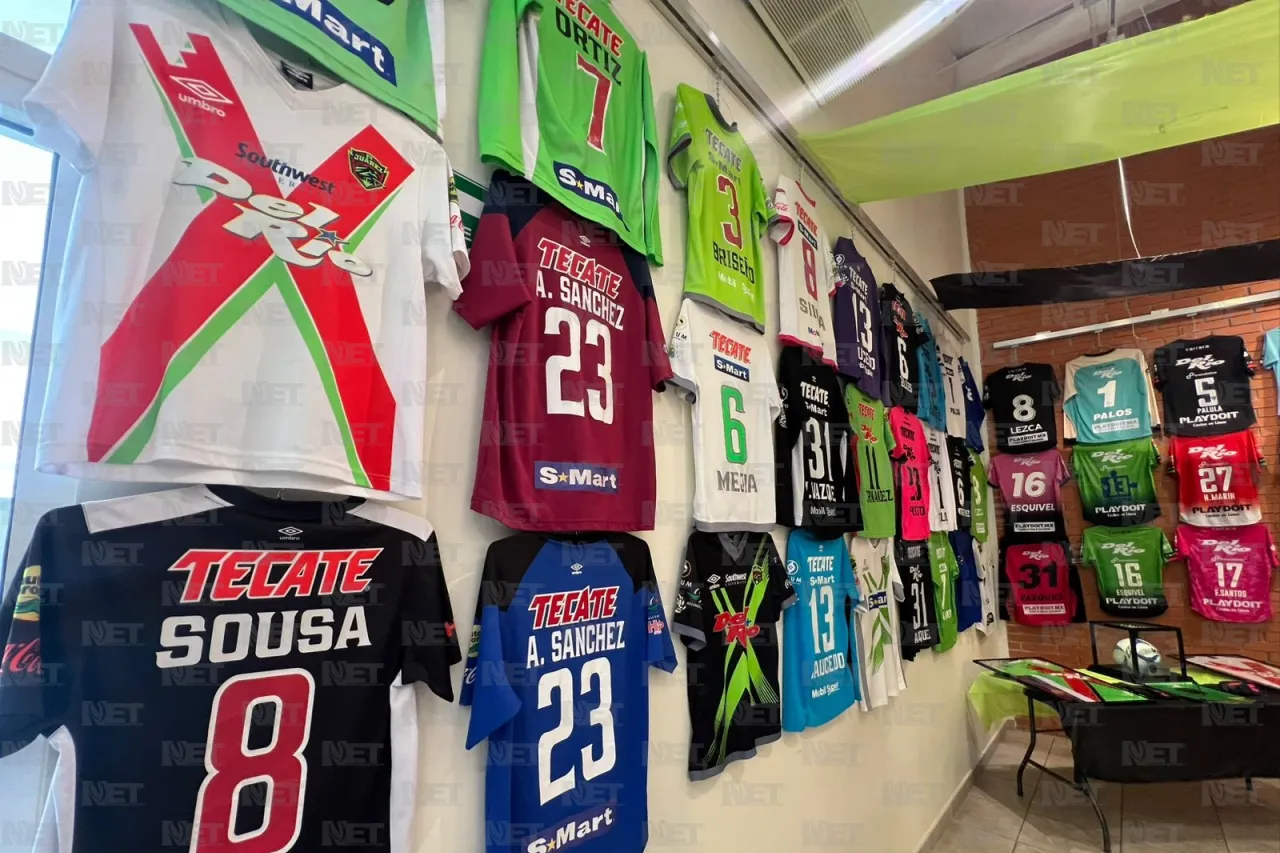 Inauguran exposición por los 10 años del FC Juárez en la Sala de Arte 'Tin Tan'