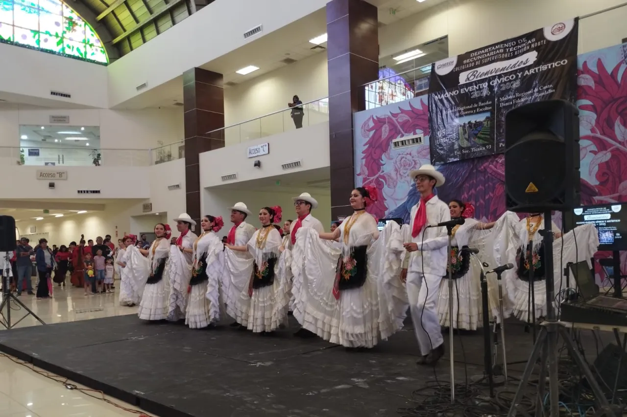 Realizan cierre del Magno evento cívico y artístico en Pueblito Mexicano