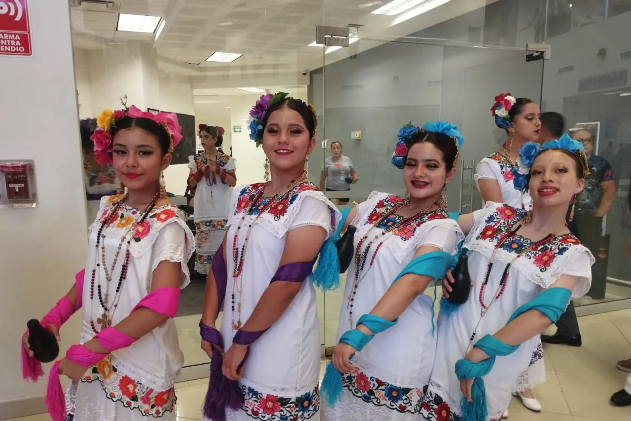 Realizan cierre del Magno evento cívico y artístico en Pueblito Mexicano