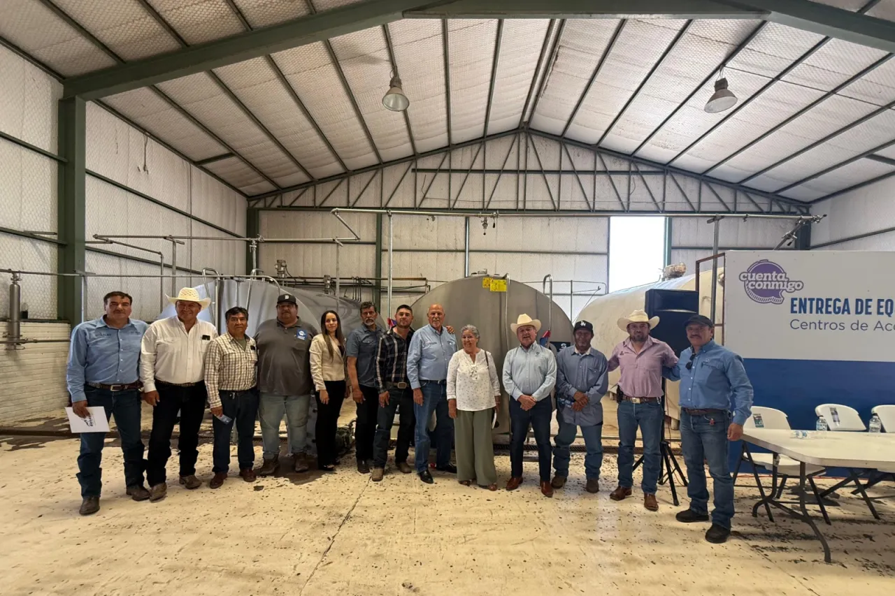 Entregan equipo e insumos a más de 100 productores lecheros en Rosales