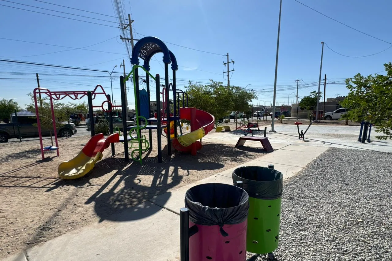 Con pastel vecinos celebran rehabilitación del parque Sol de la Colina