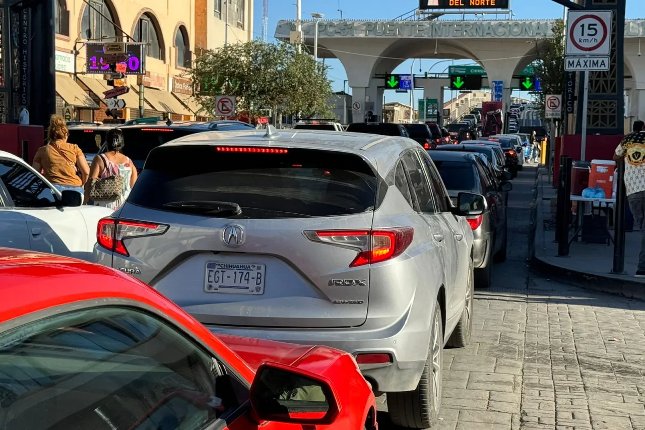 Puentes llenos: Hasta una hora para cruzar a El Paso