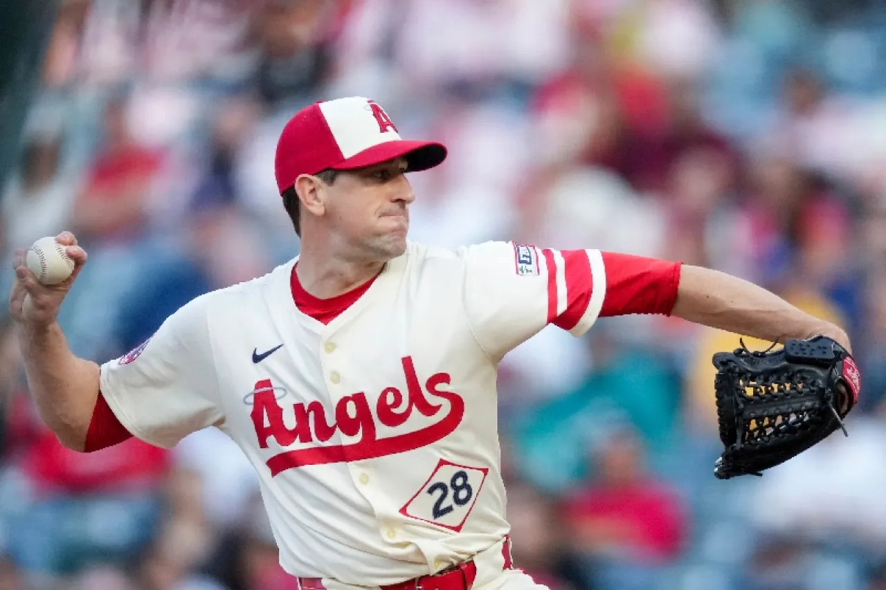 Llega Kyle Hendricks a 100 victorias