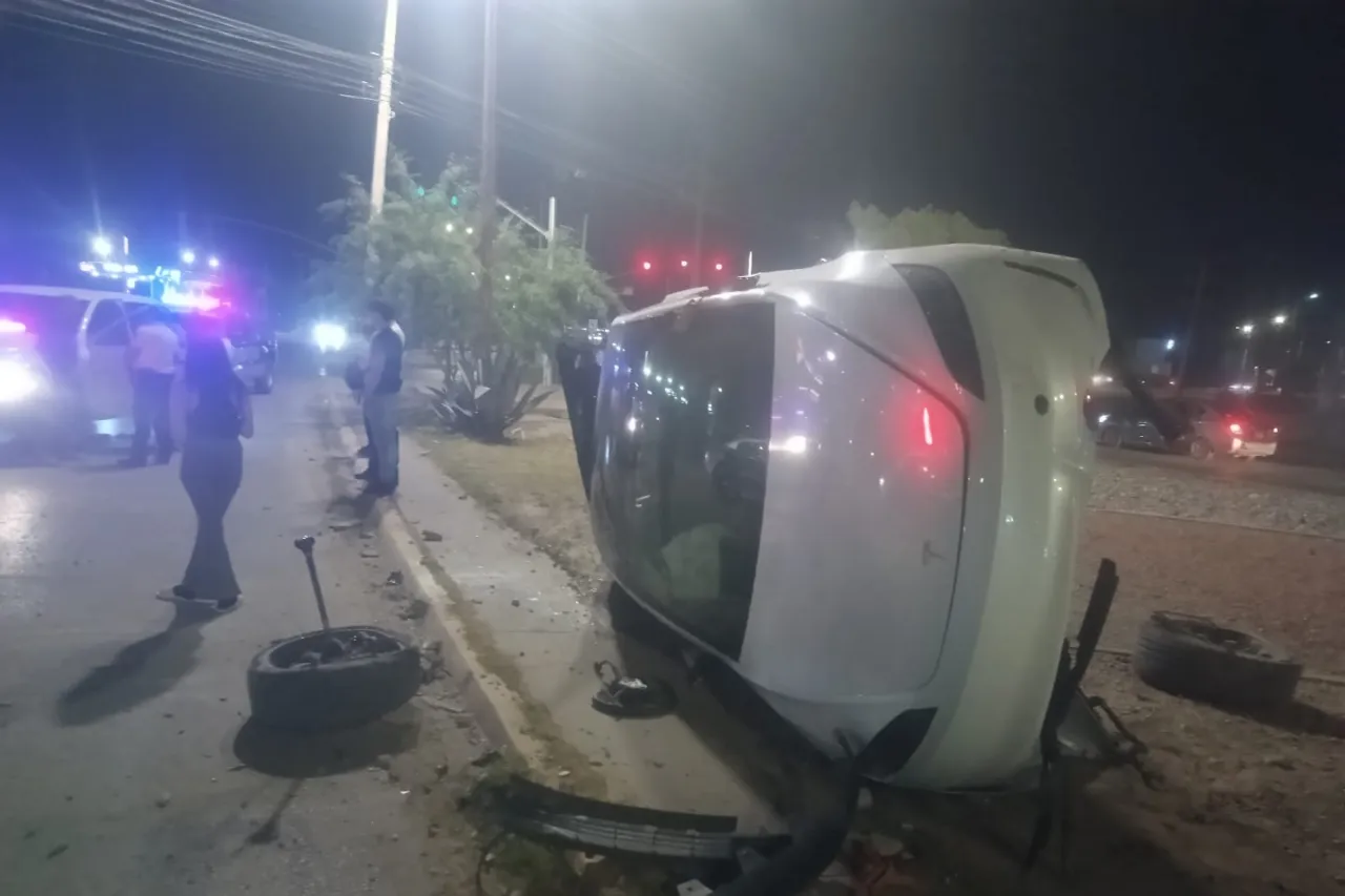 Destroza su Tesla del año tras chocar en el Paseo de la Victoria