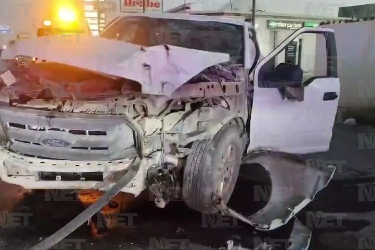 Abandona troca con todo y copiloto tras chocar en la Tecnológico