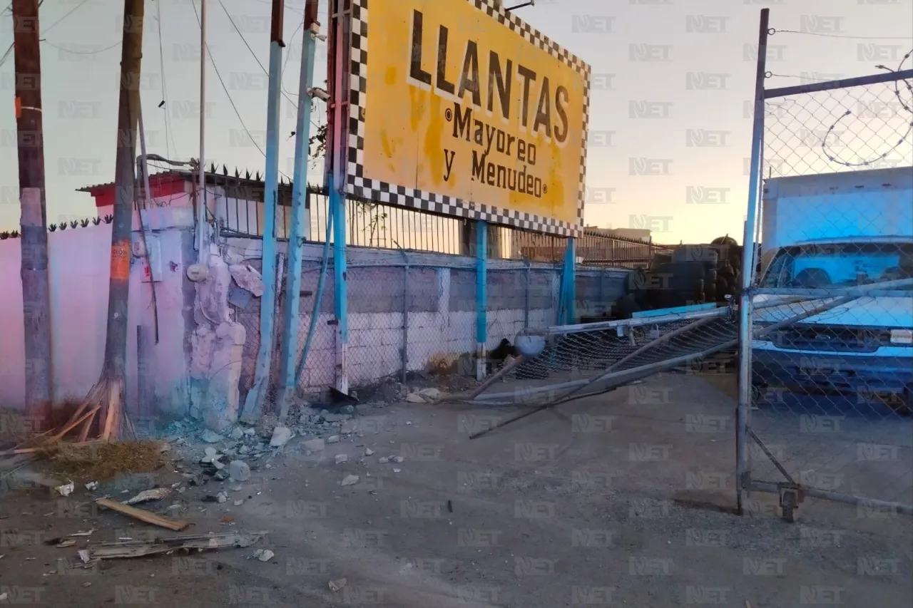 Abandona troca con todo y copiloto tras chocar en la Tecnológico