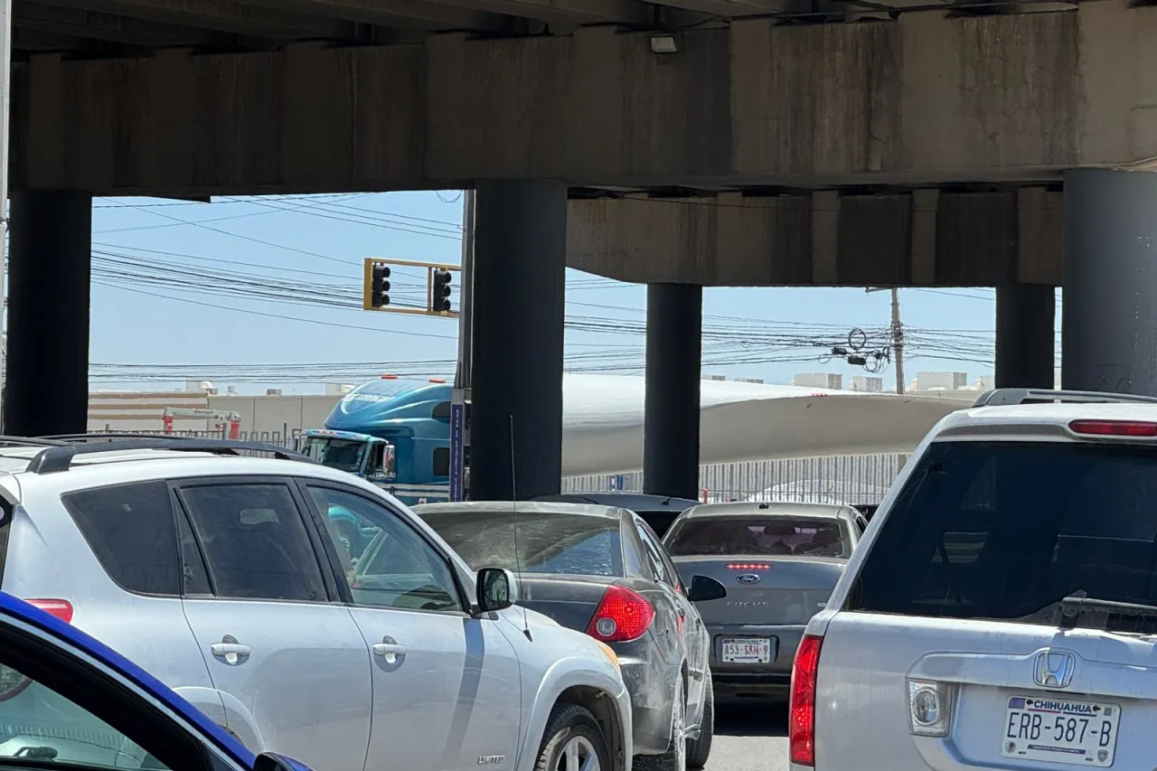 Traslado de aspa genera tráfico esta mañana en el suroriente