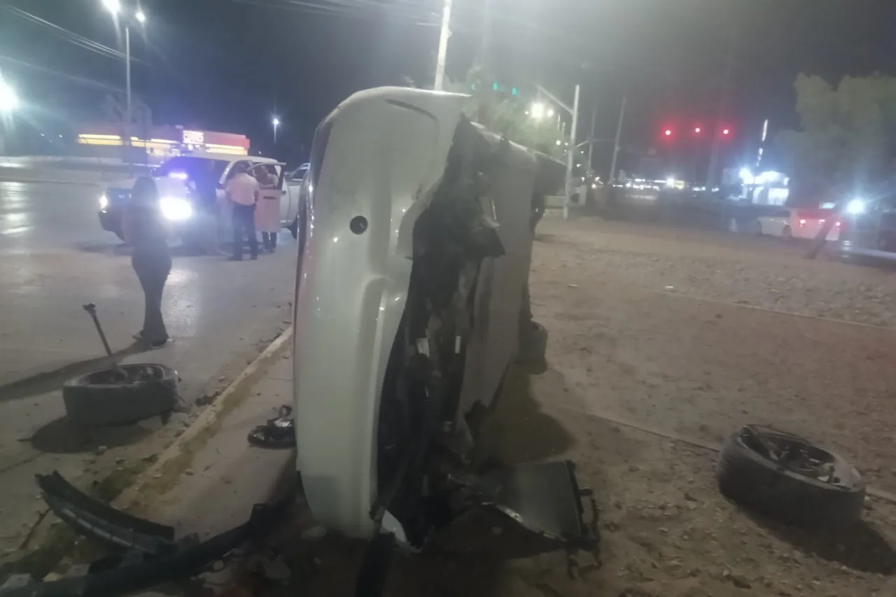 Destroza su Tesla del año tras chocar en el Paseo de la Victoria